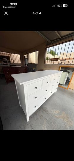 Solid Wood 8 Drawer Dresser - White or Espresso - Excellent Condition