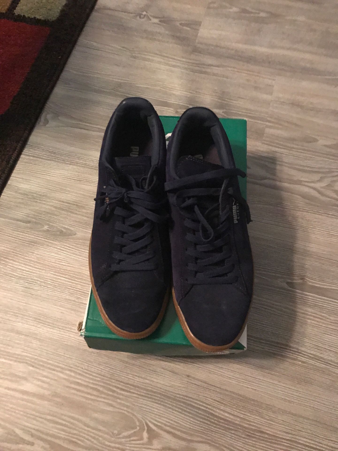 Suede navy pumas