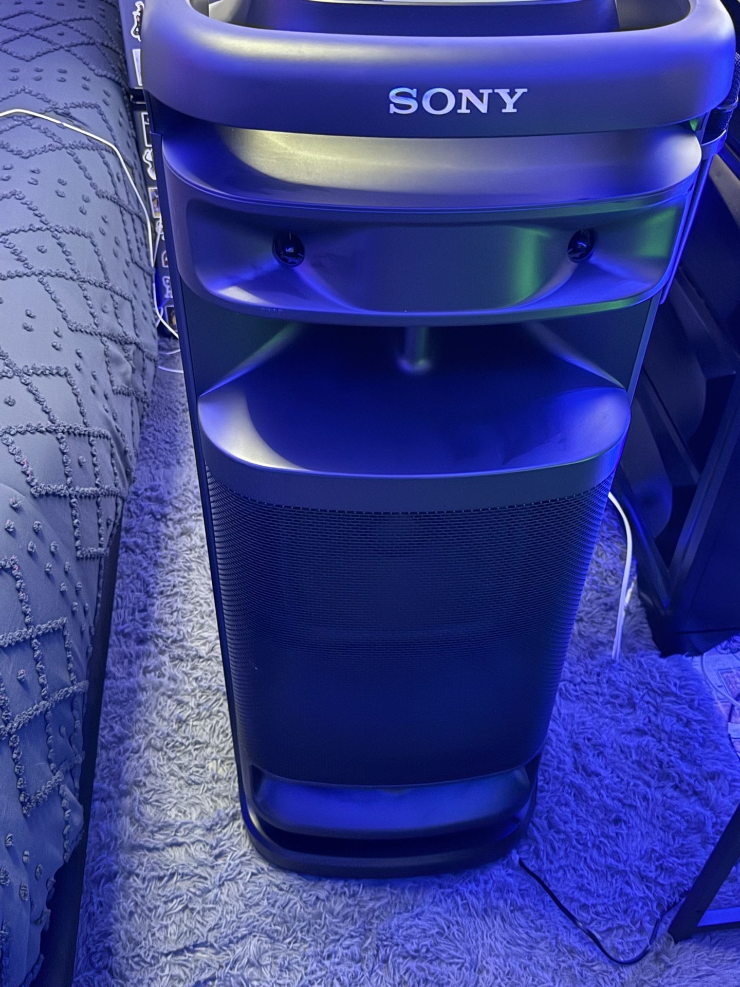 sony huge bluetooth speaker with mic very loud and lots of bass with led lights