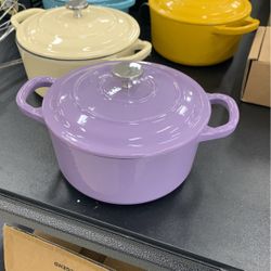 Medium Dutch Oven (AVAILABLE IN DIFFERENT COLORS)