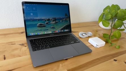 2020 M1 13” MacBook Pro 8-Core CPU / 8-Core GPU 256GB / 8GB Space Gray.