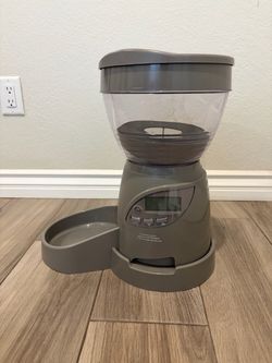 Petmate Automatic Pet Feeder