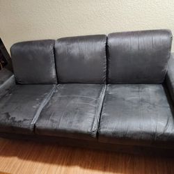 Free Couch!! Just Yrying To Free Up Space!. 