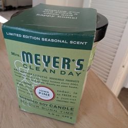 Mrs Meyers Clean Day Scented Soy Candle, Iowa Pine, New