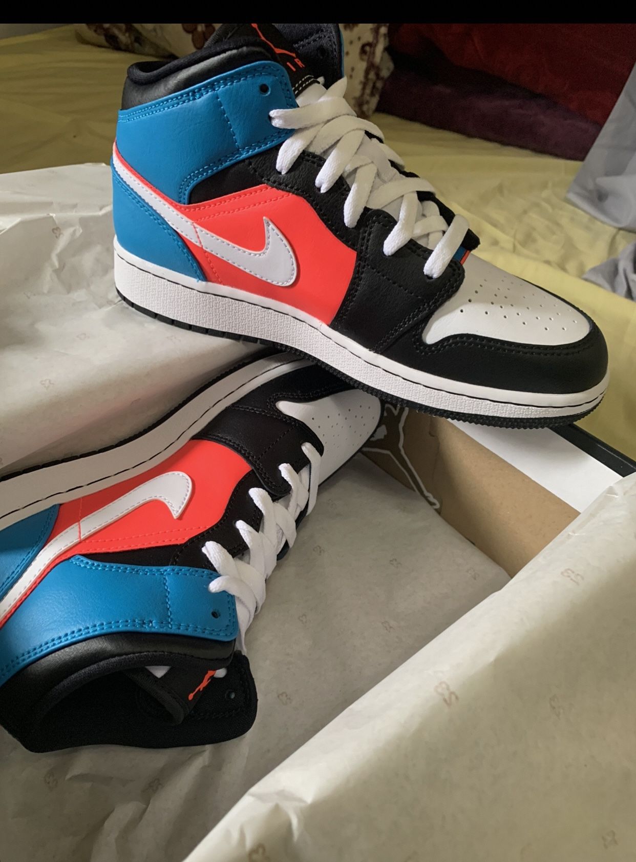 New Jordan 1 Mid Size 6y