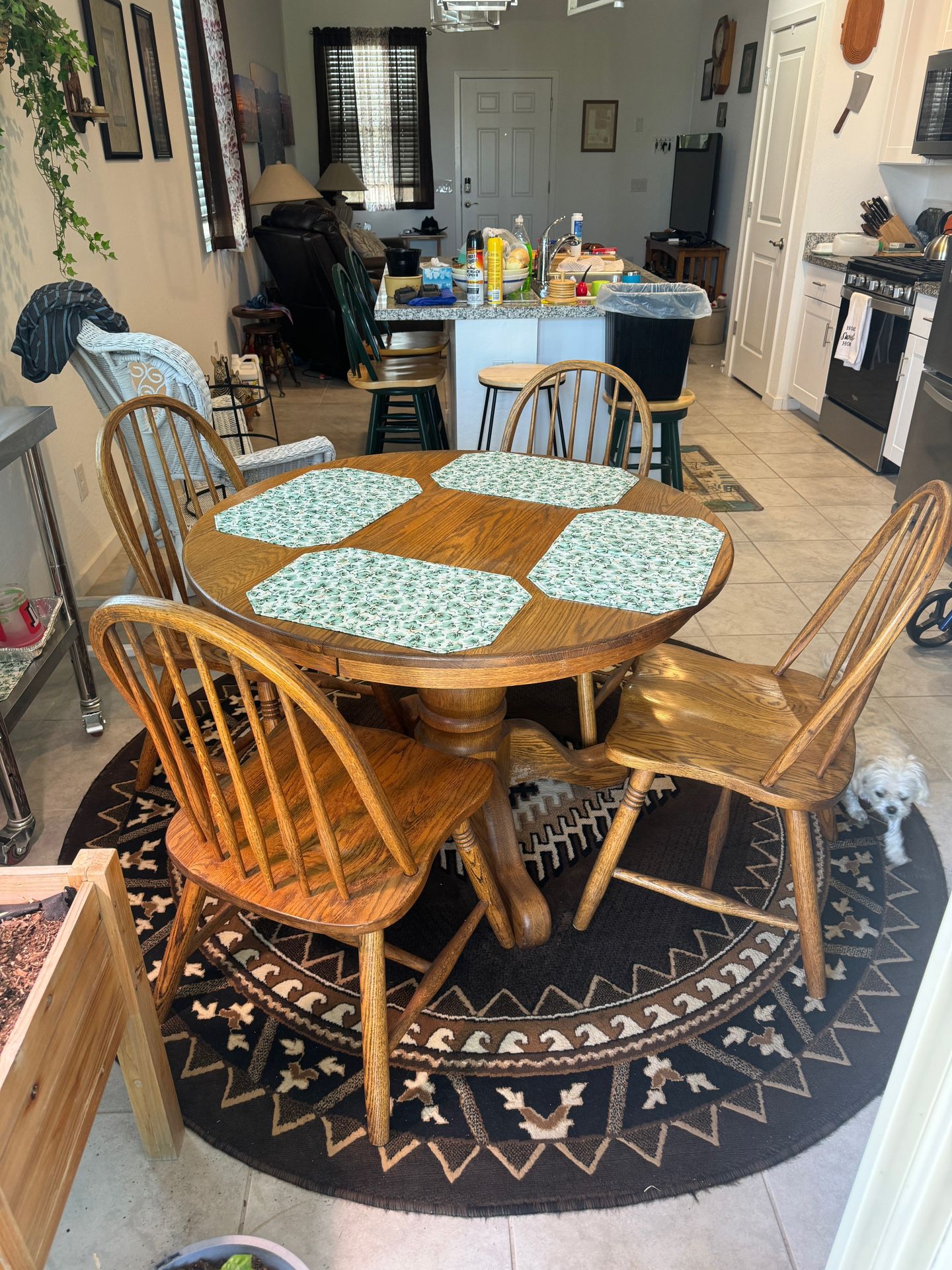 Round Oak Kitchen Table, Chairs & Rug