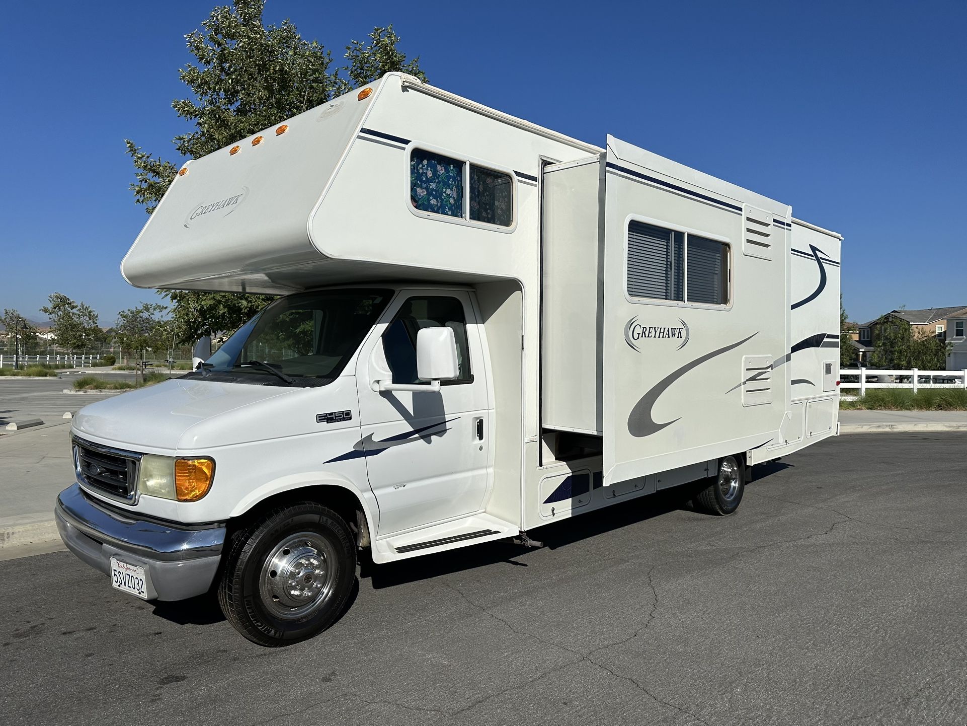 2005 Jayco Greyhawk 28Ft class c 2 Slides