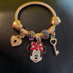 Pulsera Pandora De Minnie En Oro Laminado  Para Niña 