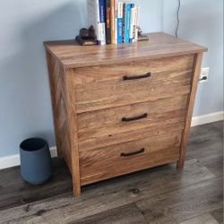 31" W x 32" H 3-drawer dresser