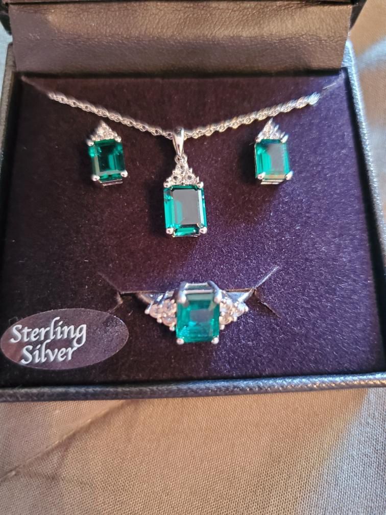 Emerald And White Sapphire Set