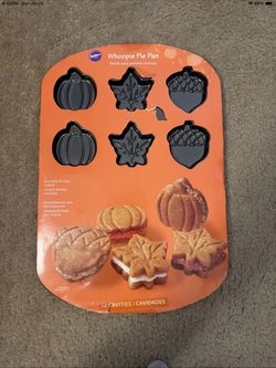 Wilton Whoopie Pie Pan Fall Acorn Pumpkin Leaf