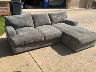 *FREE DELIVERY* Modern Gray Sectional with Chaise – Excellent Condition - 400 Or Best Offer