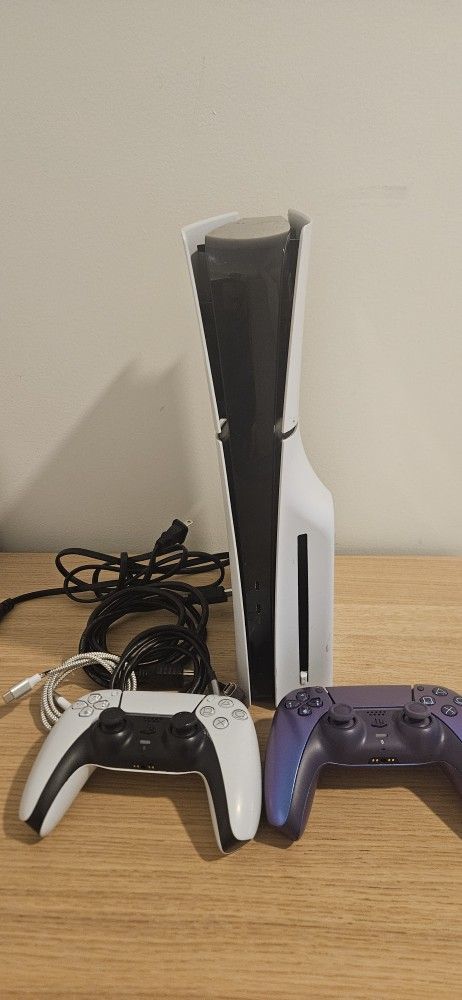 Ps5 Slim 1tb , 2 Controllers And 3 Games