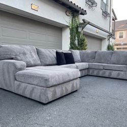 Stunning Light Gray Sectional Couch In Perfect Condition - Free Delivery 🚚 