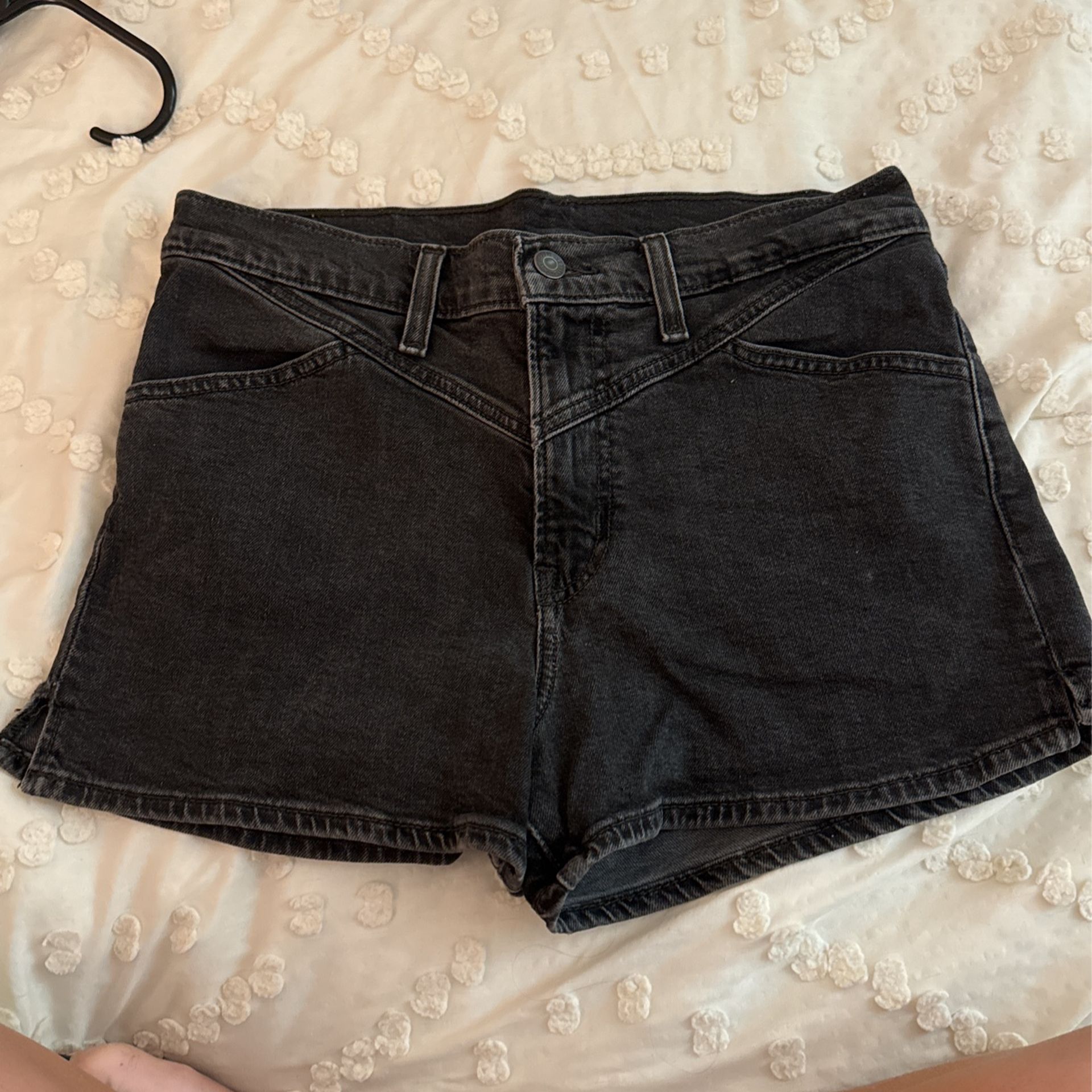 Levi Black Shorts