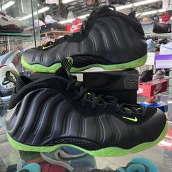 Nike Air Foamposite One Black Volt