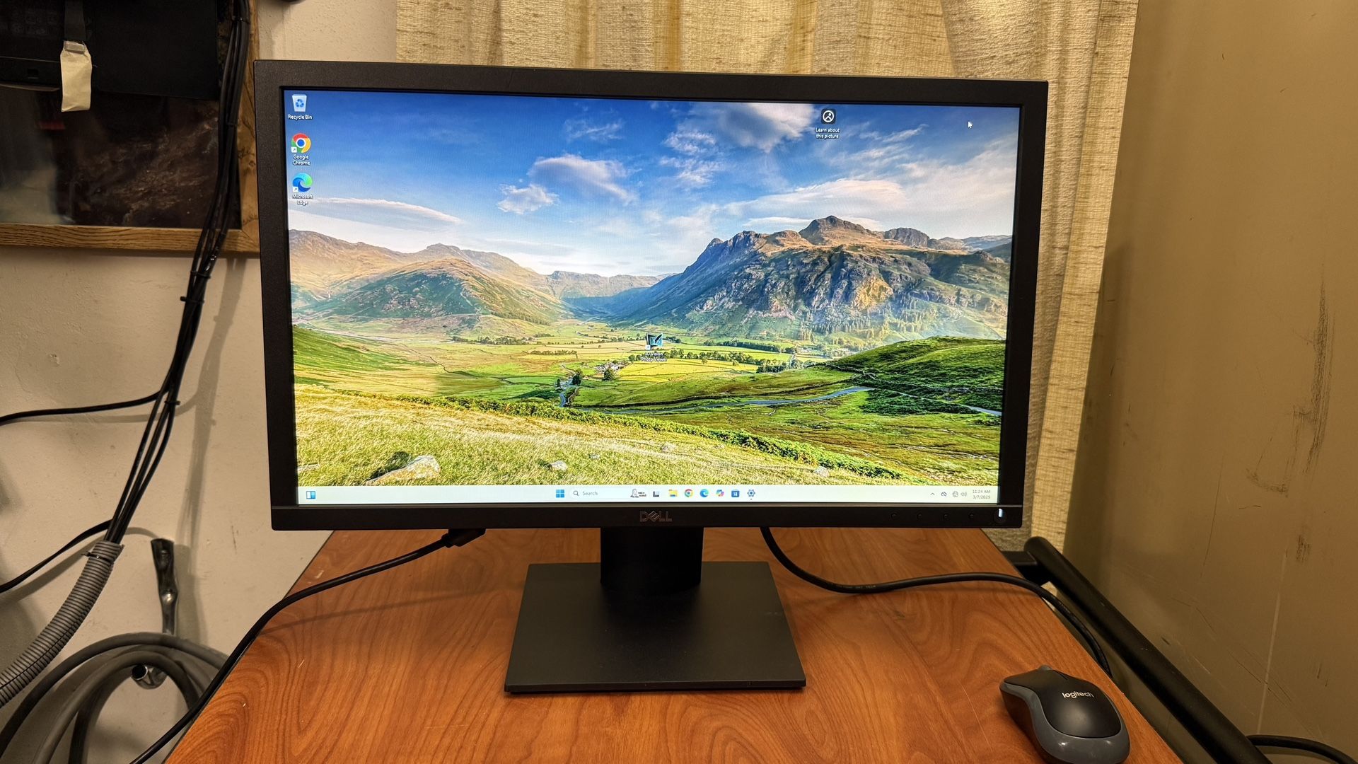 LOT of 5 Dell 22” Widescreen Monitor