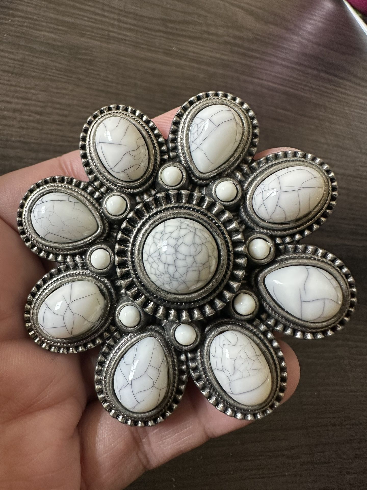 Western Pendant Brooch Pin