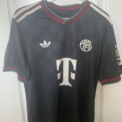 Bayern Munich adidas jersey size L