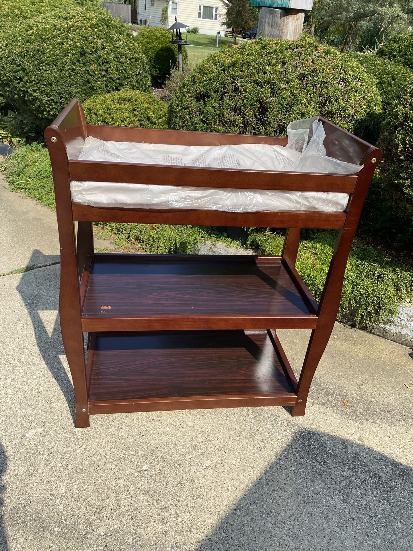 Would baby changing table