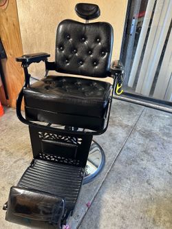 Artist Hand Barber Chair