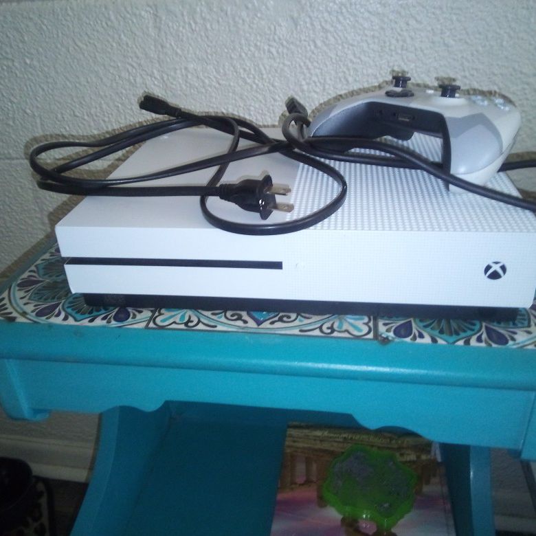 Xbox One... Great Condition Wanting To Trade For A Alienware Laptop.