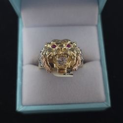 Man's Gold 10k Ring With Tiger Design