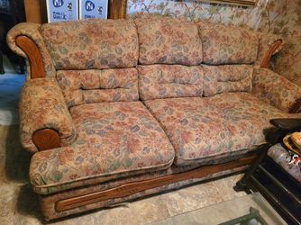 Vintage Floral Sofa & Loveseat Set – Solid Wood Trim