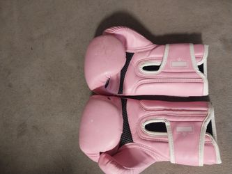 Pink boxing gloves for kids