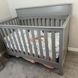 Delta Baby Crib 5 In One. 