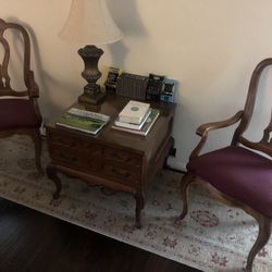 Excellent Quality And Excellent Condition Antique Set For Your Living Space. Chairs Included, Lamp And Table Items Bot Included . $150