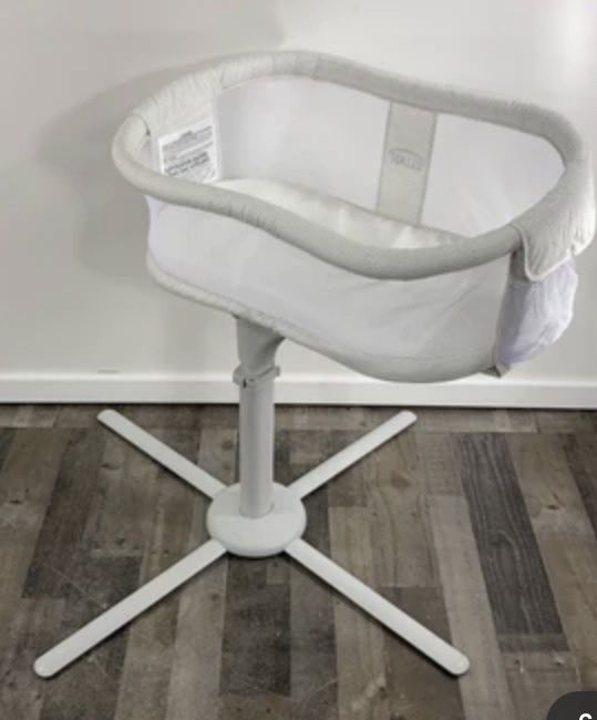 Bassinet Halo BassiNest Swivel Sleeper With Mattress