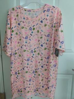 BRAND NEW - PRETTY SLEEPSHIRT $3.