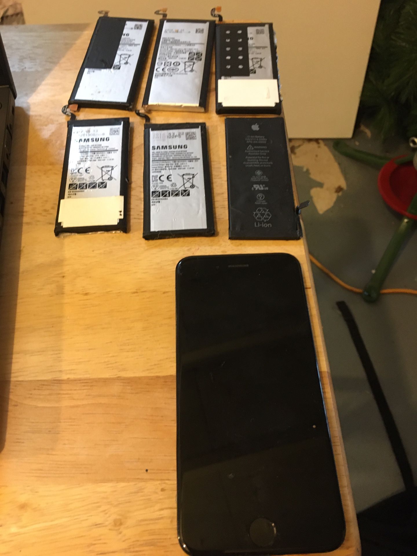 Smartphone Used Batteries and Broken Screen Both Samsung and iPhone.