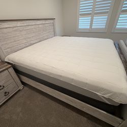 King size complete bed set for sale. Includes bed frame, box spring, mattress, and 2 matching nightstands.