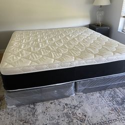NEW Mattress King Size Plush Pillowtop With Box Spring // Offer  🚚