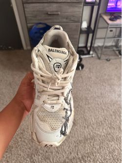 Balenciaga runners white graffiti