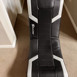 2 Gamer Chairs