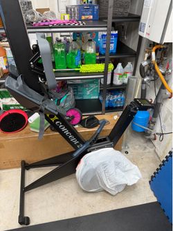 Like new concept 2 rower very low use !!!