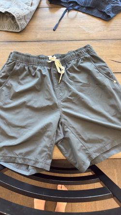 Men’s XL Vuori shorts