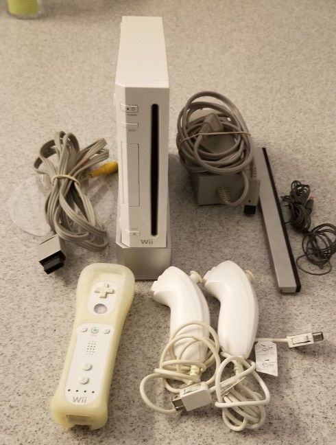 Nintendo Wii Console with Accesories