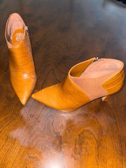 Vince Camuto Ankle Boot size 9.5M