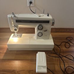 Kenmore 158 Sewing Machine 13520