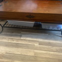 Matching sofa/coffee Tables