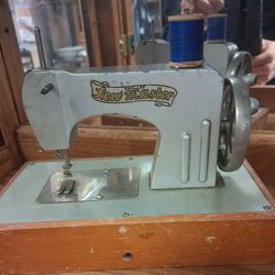 VINTAGE SEWING MACHINE KAYEE SEW MASTER