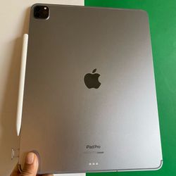 Apple IPad Pro 12.9” 6th Generation (2022 Model / M2 chip ) 128GB WiFi + cellular (5G Unlocked) with keyboard, pen & Accessories