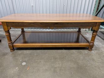 Traditional Wood Lift-Top Coffee Table