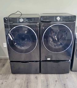 Samsung Washer and Gas Dryer Set