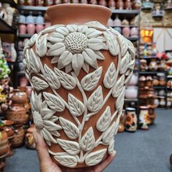 Talavera Flowers Vase 💐 Talavera & Clay Pottery Store 12031 Firestone Blvd Norwalk Ca 90650  ( Price Vary) Instagram @casaxartesanal 