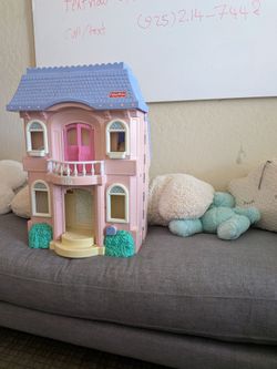 Vintage Fisher price dollhouse